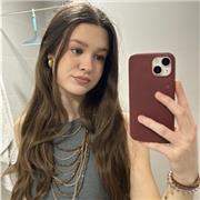 Estudiante de 18 años apasionada por el inglés con experiencia previa enseñando idiomas ofrece clases particulares en Pamplona.